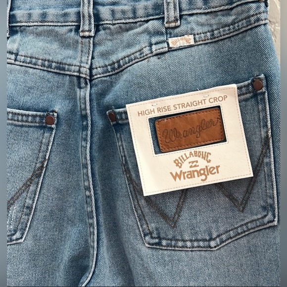 Billabong x Wrangler High Rise Straight Leg Flare Jean • size 29 - Picture 5 of 6